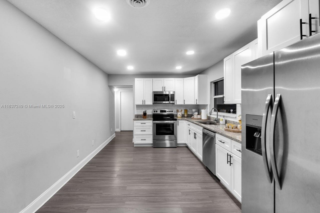 809 E Glen Oak, Clearwater, FL 33759 Photo