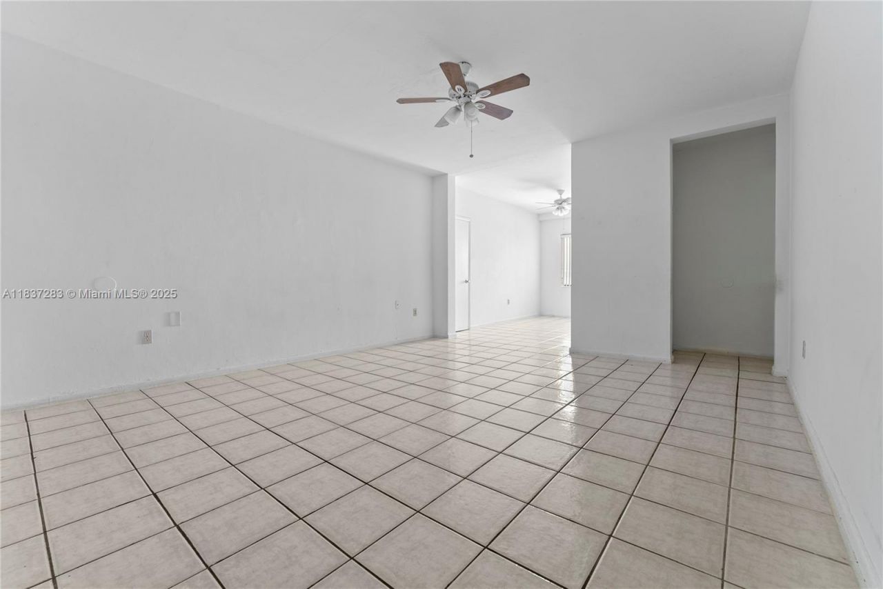 1165 Marseille Dr, Unit 33, Miami Beach, FL 33141 Photo