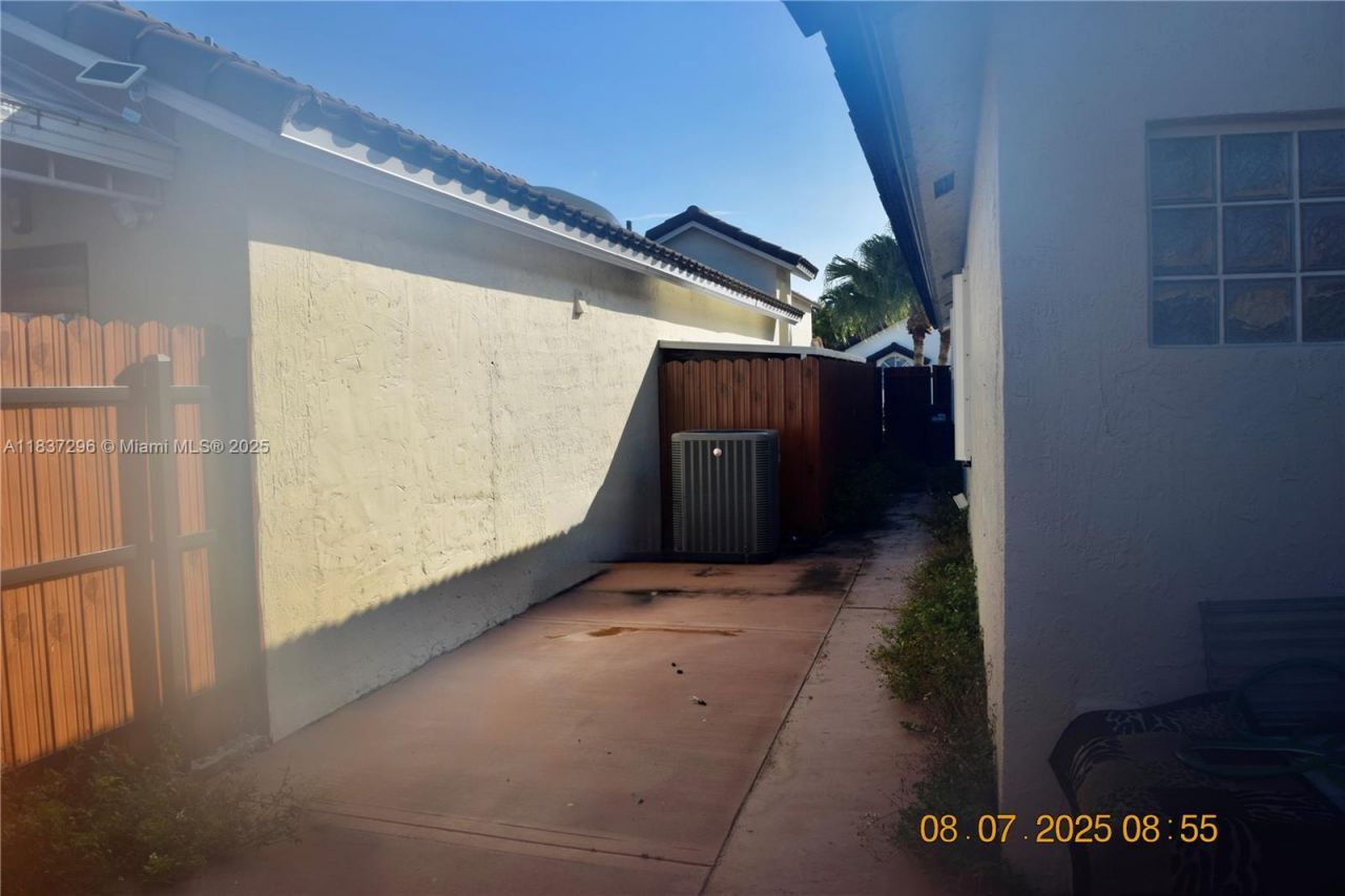 15320 SW 53rd St, Miami, FL 33185 Photo