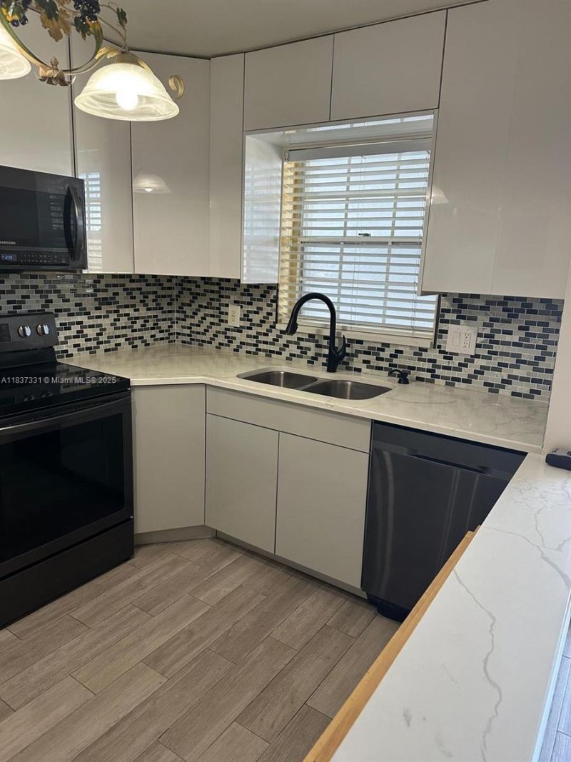 661 N University Dr, Unit 1-201, Pembroke Pines, FL 33024 Photo