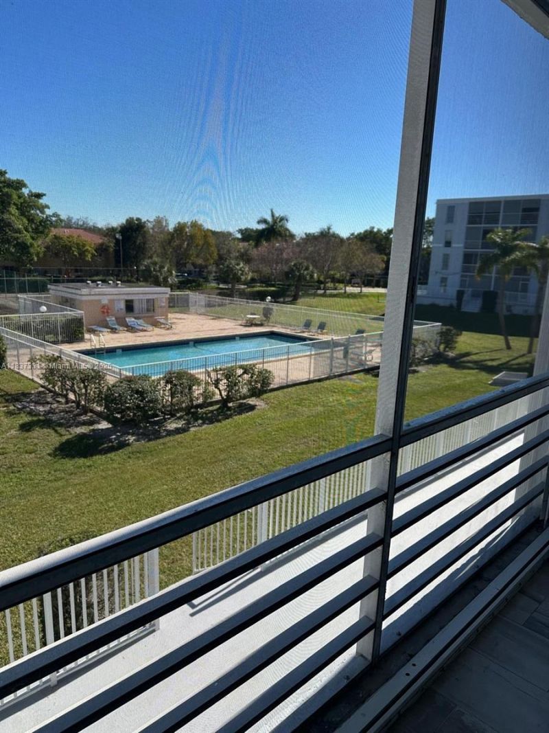 661 N University Dr, Unit 1-201, Pembroke Pines, FL 33024 Photo