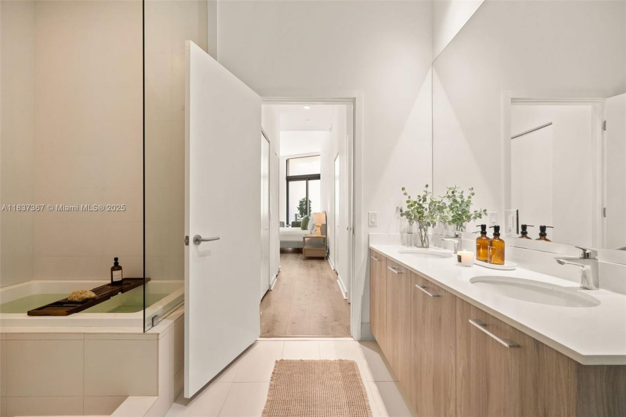 501 NE 31st St, Unit 410, Miami, FL 33137 Photo