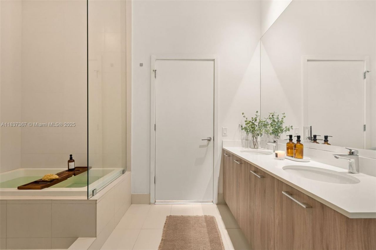 501 NE 31st St, Unit 410, Miami, FL 33137 Photo