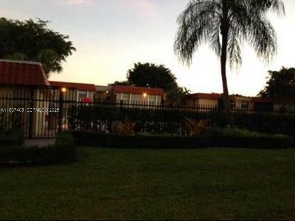 9850 Hammocks Blvd, Unit 107, Miami, FL 33196 Photo