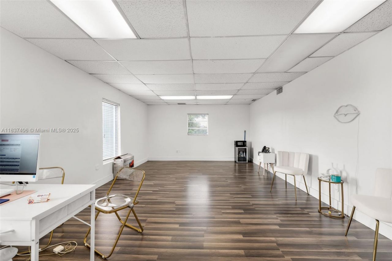 516 NW 57th Ave, Miami, FL 33126 Photo