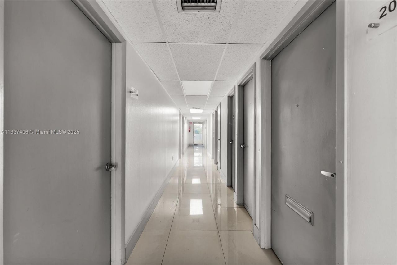 516 NW 57th Ave, Miami, FL 33126 Photo