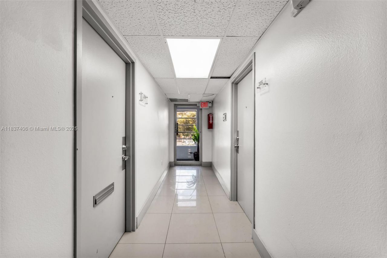 516 NW 57th Ave, Miami, FL 33126 Photo