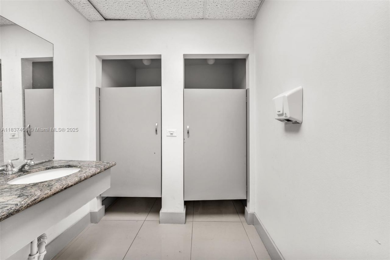 516 NW 57th Ave, Miami, FL 33126 Photo