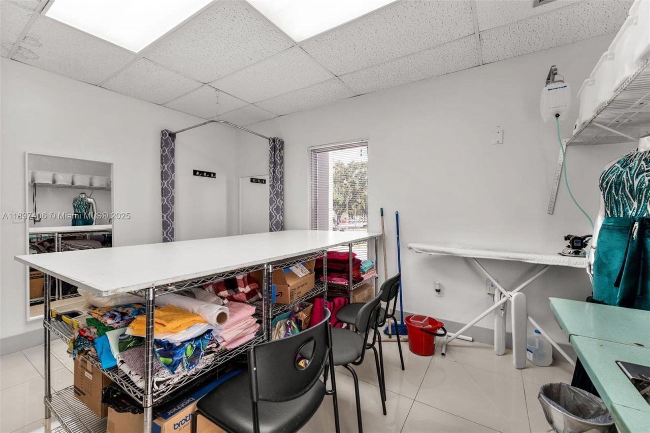 516 NW 57th Ave, Miami, FL 33126 Photo