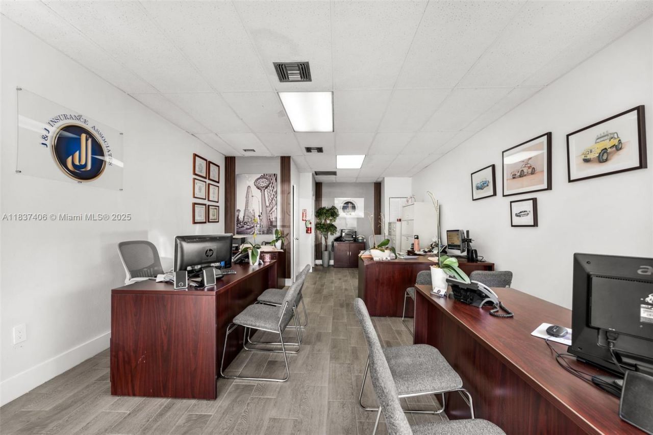 516 NW 57th Ave, Miami, FL 33126 Photo