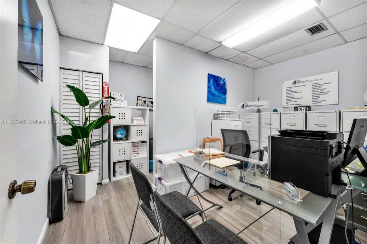 516 NW 57th Ave, Miami, FL 33126 Photo