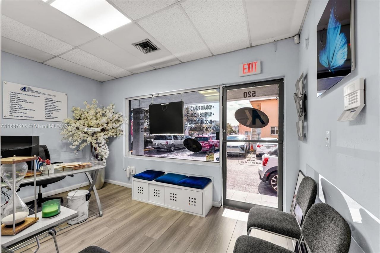 516 NW 57th Ave, Miami, FL 33126 Photo