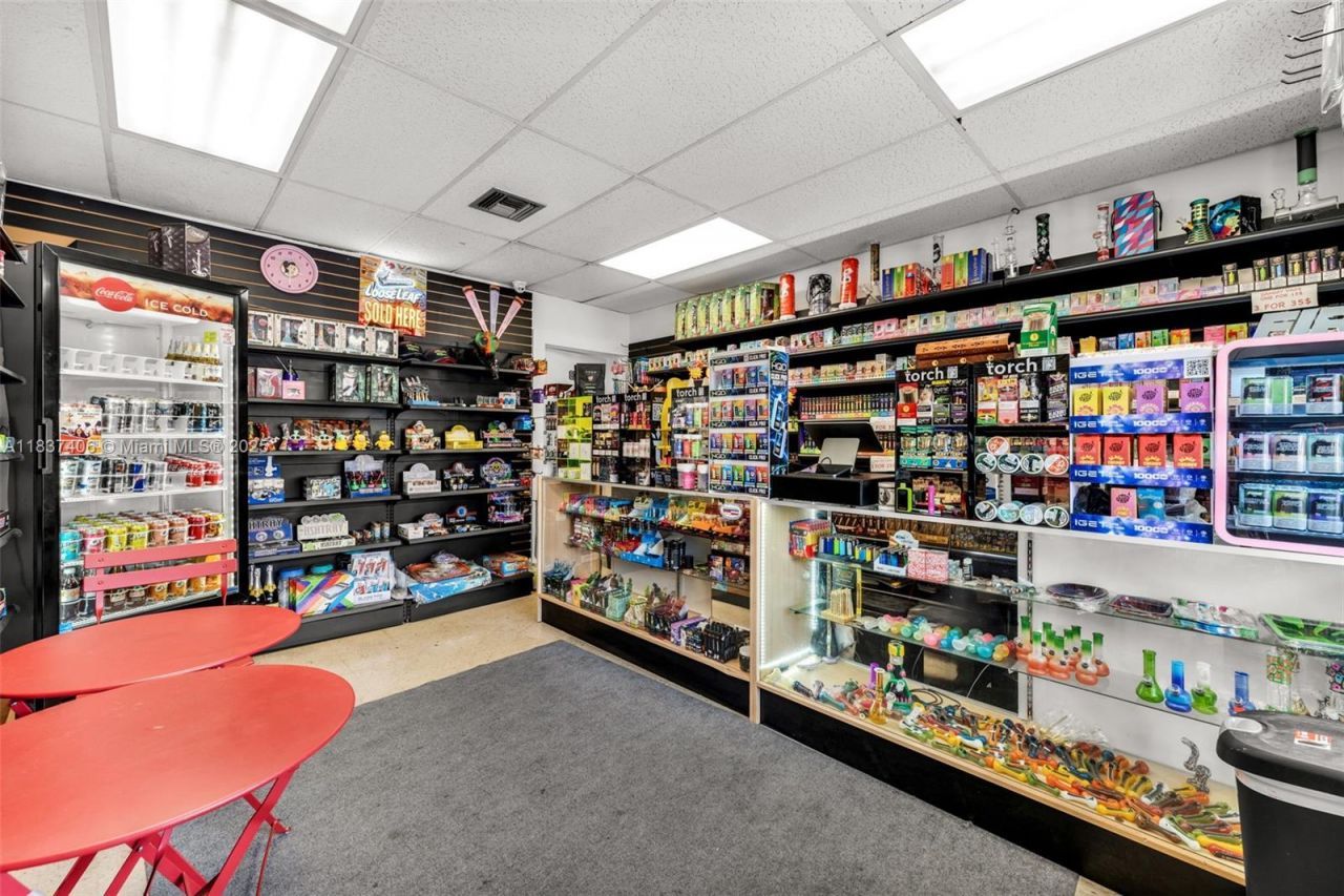 516 NW 57th Ave, Miami, FL 33126 Photo