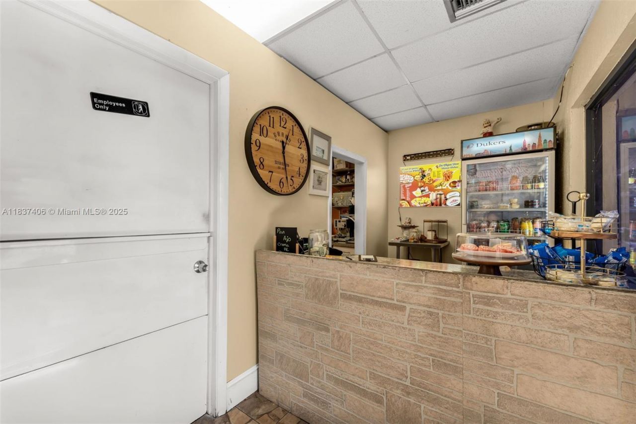 516 NW 57th Ave, Miami, FL 33126 Photo