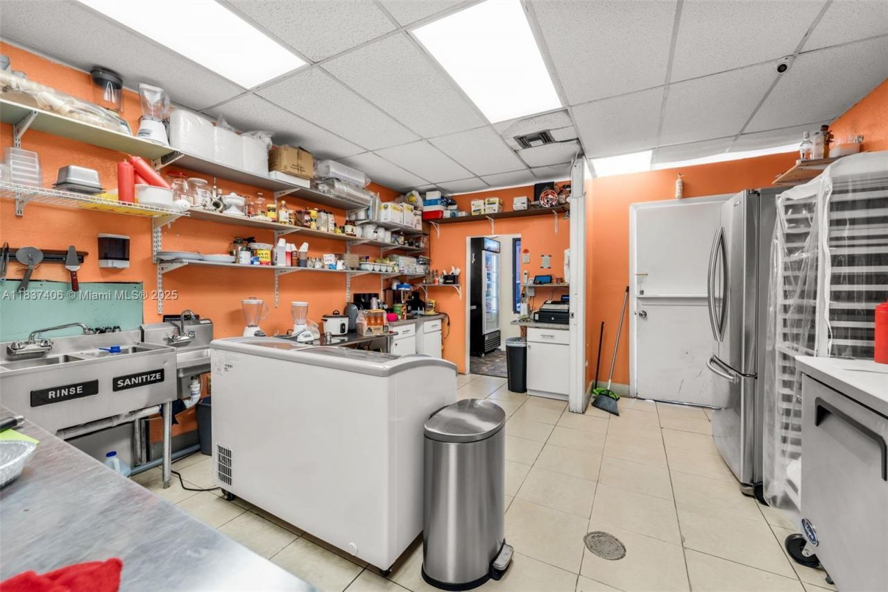 516 NW 57th Ave, Miami, FL 33126 Photo