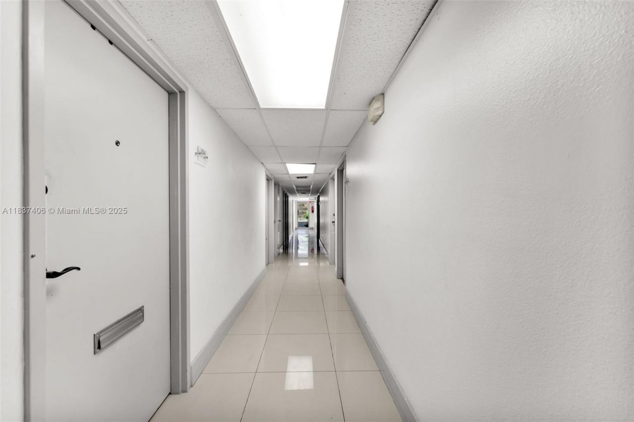 516 NW 57th Ave, Miami, FL 33126 Photo