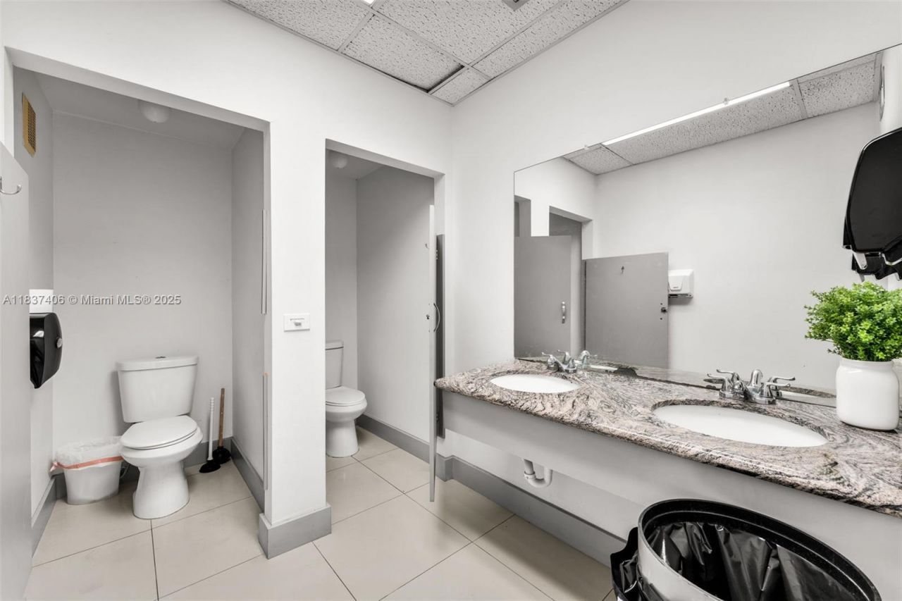 516 NW 57th Ave, Miami, FL 33126 Photo