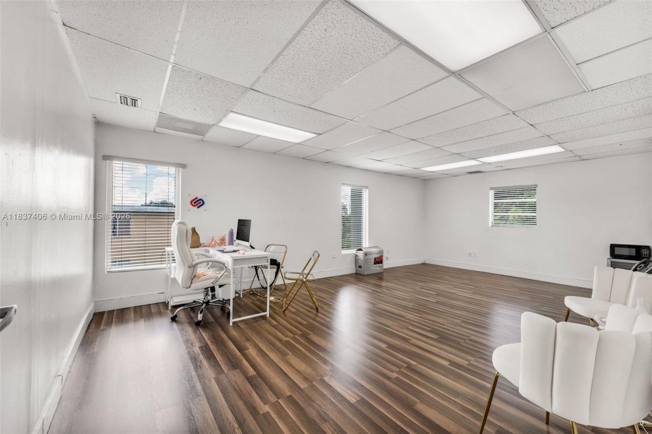 516 NW 57th Ave, Miami, FL 33126 Photo