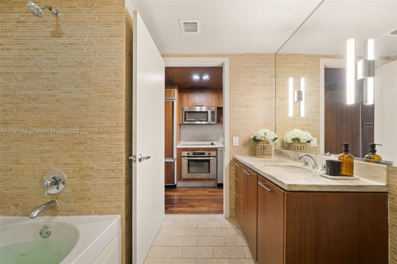 50 Biscayne Blvd, Unit 411, Miami, FL 33132 Photo