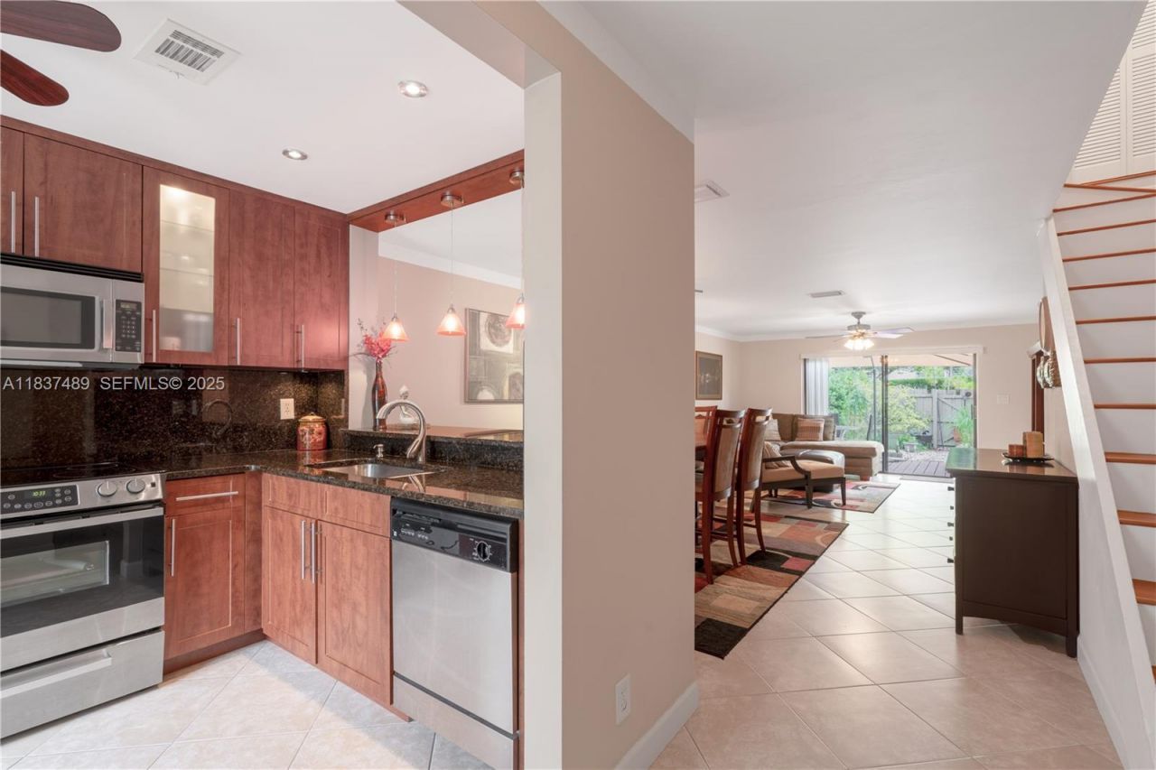 3024 S Oakland Forest Dr, Unit 3101, Oakland Park, FL 33309 Main Photo