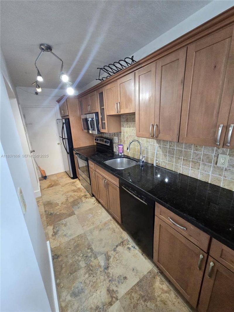 100 Lincoln Rd, Unit 1206, Miami Beach, FL 33139 Photo