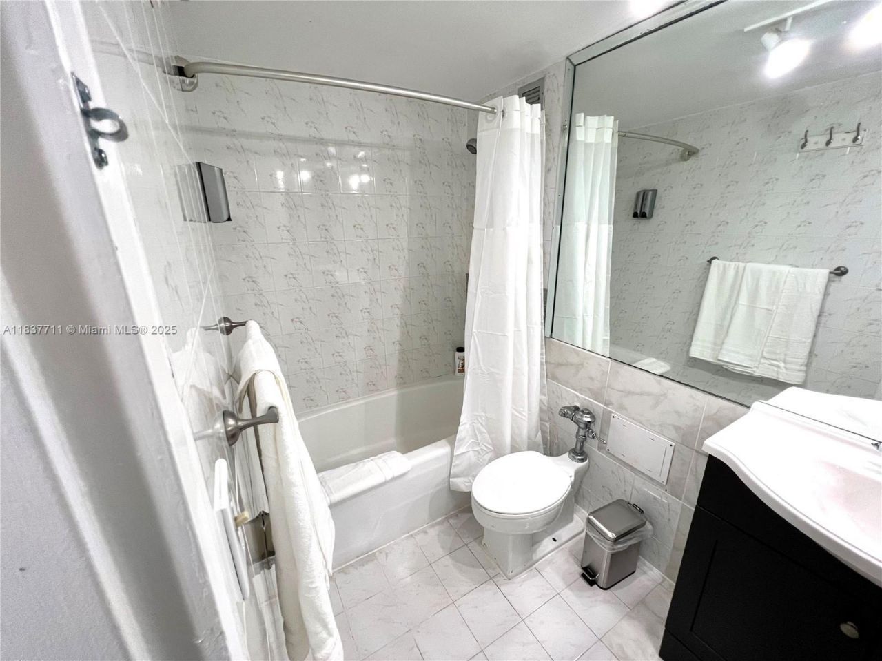 5445 Collins Ave, Unit 1515, Miami Beach, FL 33140 Photo