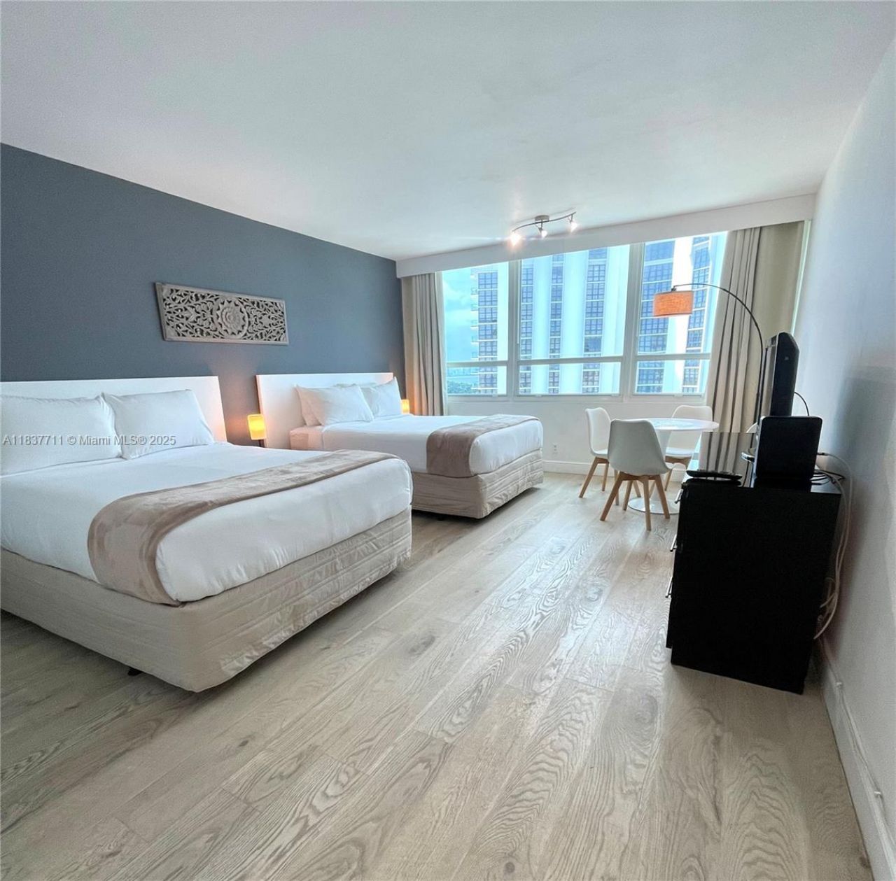 5445 Collins Ave, Unit 1515, Miami Beach, FL 33140 Photo