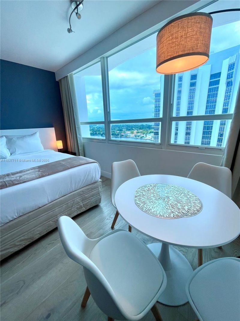 5445 Collins Ave, Unit 1515, Miami Beach, FL 33140 Photo