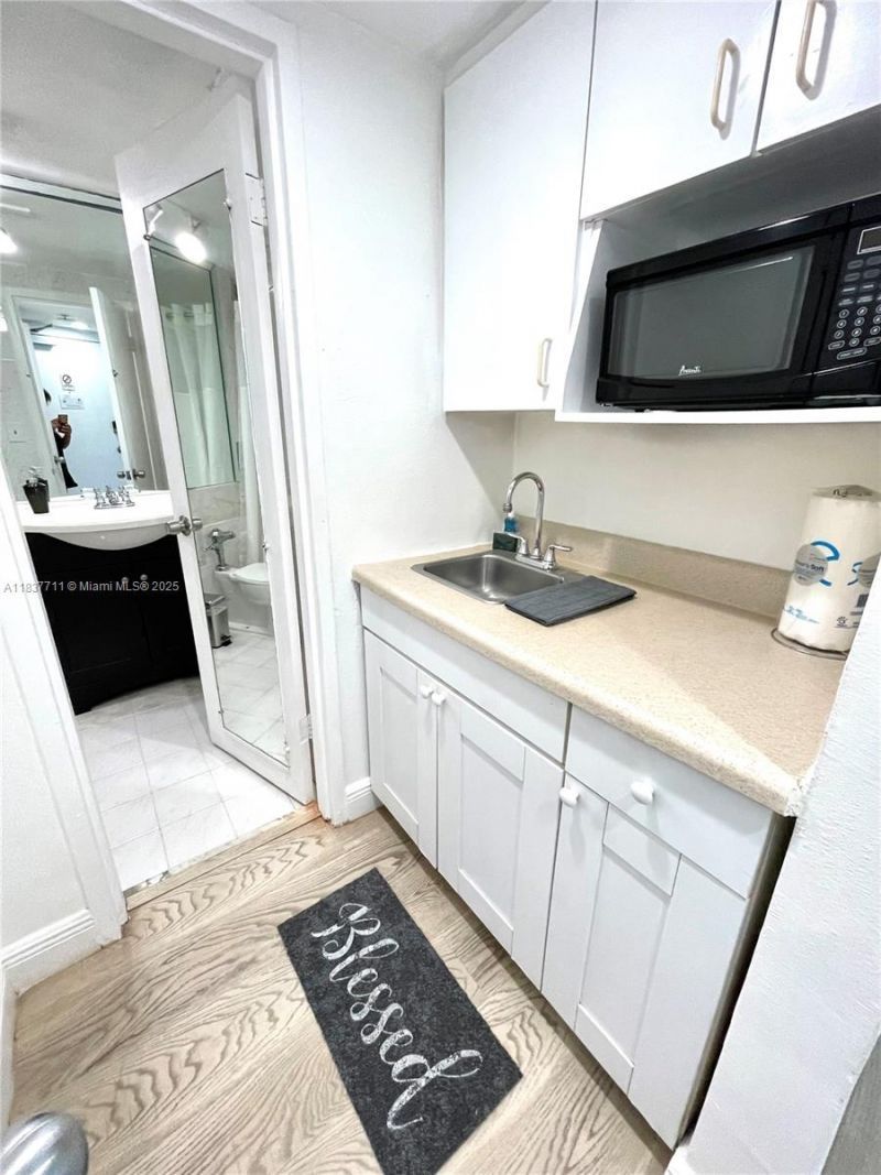 5445 Collins Ave, Unit 1515, Miami Beach, FL 33140 Photo