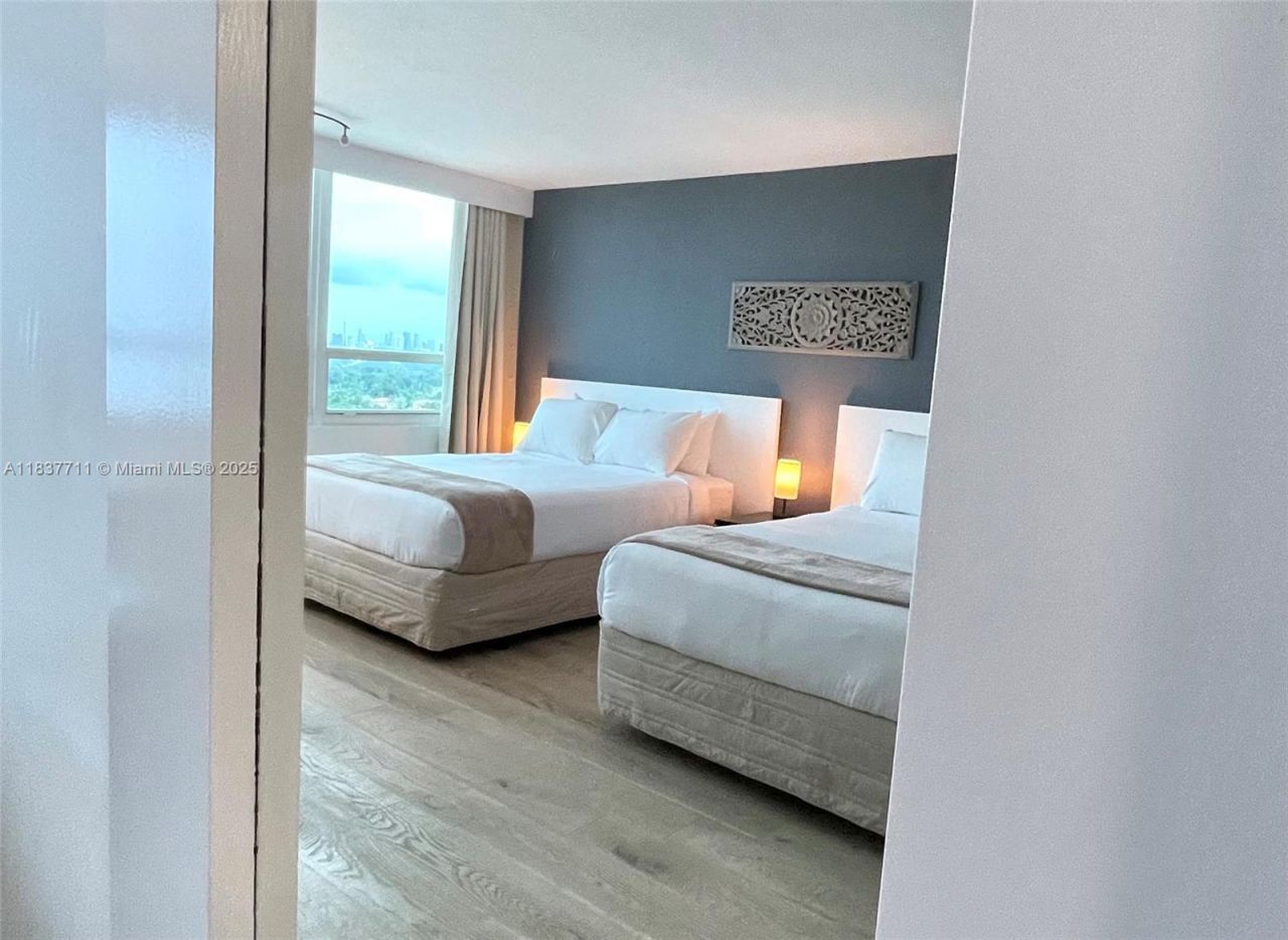 5445 Collins Ave, Unit 1515, Miami Beach, FL 33140 Photo