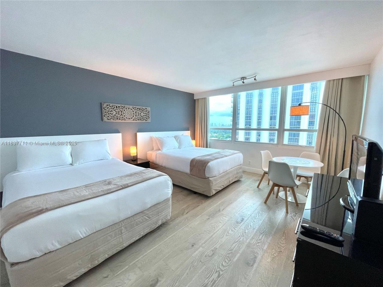 5445 Collins Ave, Unit 1515, Miami Beach, FL 33140 Photo