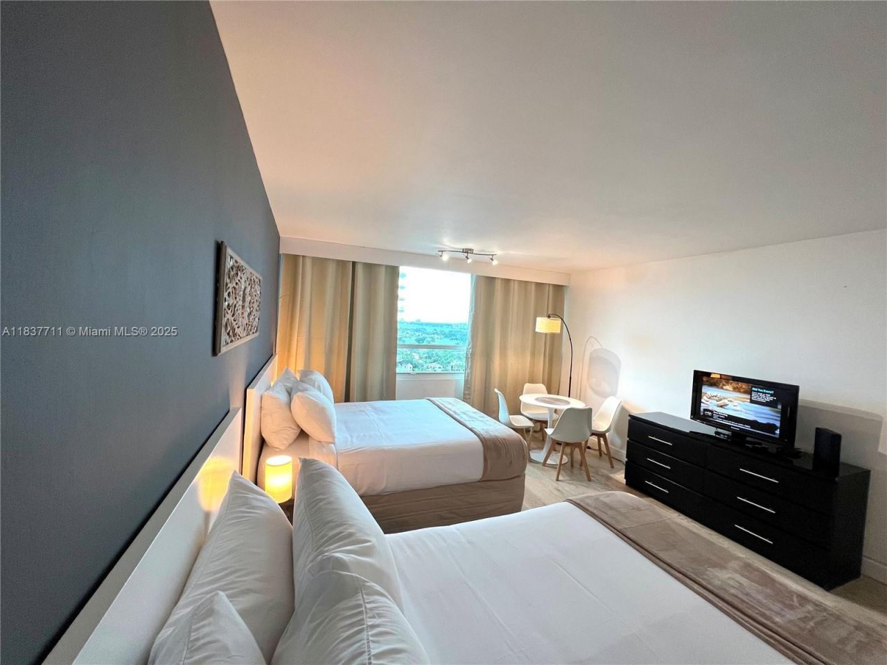 5445 Collins Ave, Unit 1515, Miami Beach, FL 33140 Photo