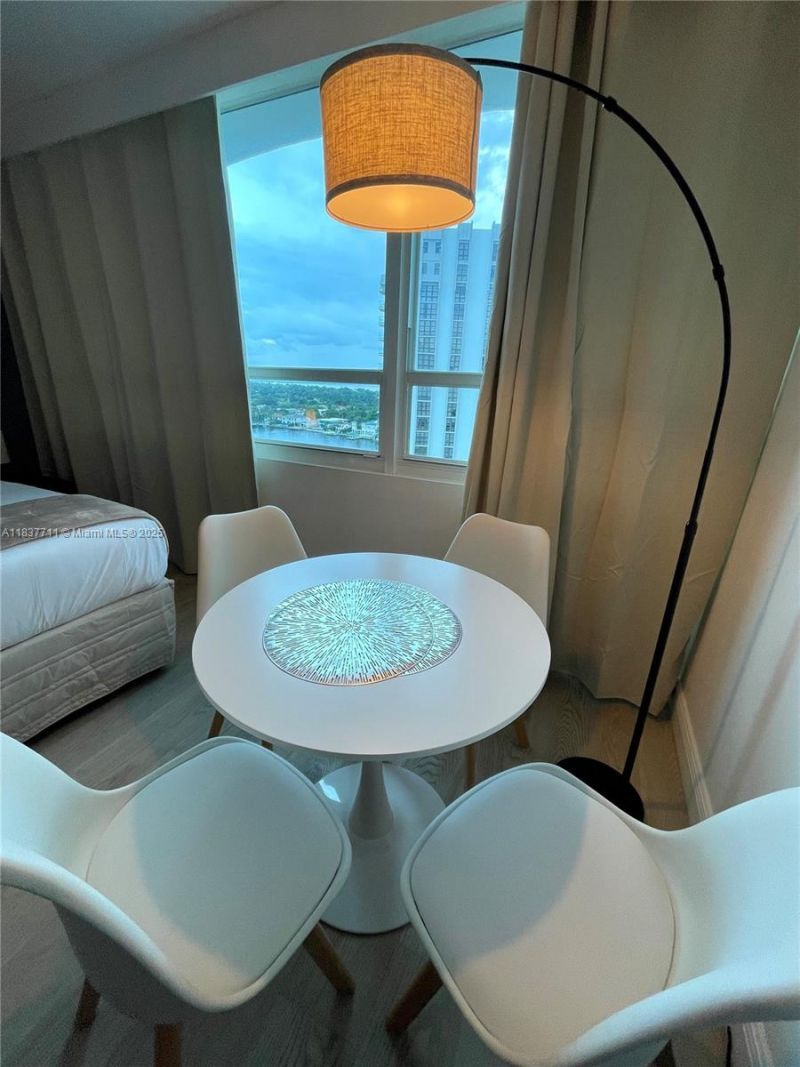 5445 Collins Ave, Unit 1515, Miami Beach, FL 33140 Photo