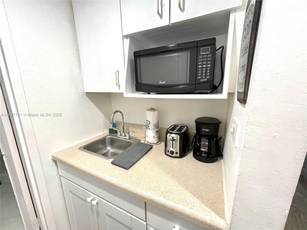 5445 Collins Ave, Unit 1515, Miami Beach, FL 33140 Photo