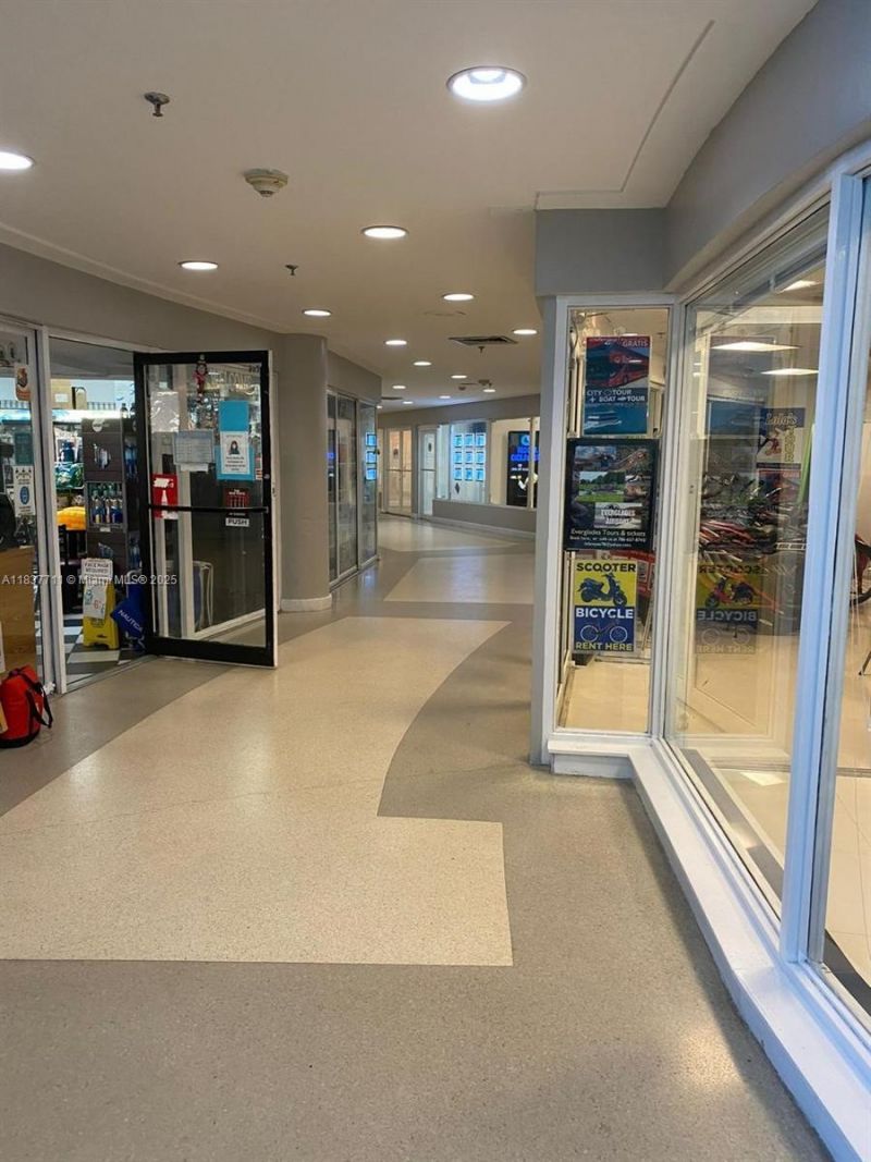 5445 Collins Ave, Unit 1515, Miami Beach, FL 33140 Photo