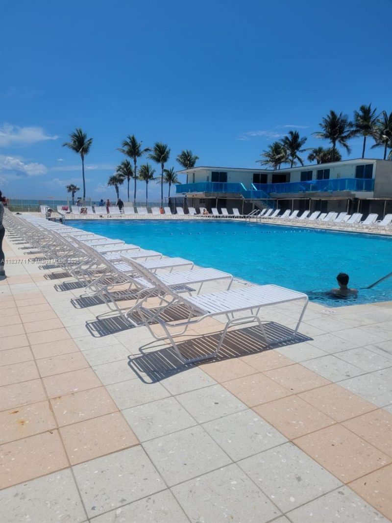 5445 Collins Ave, Unit 1515, Miami Beach, FL 33140 Photo