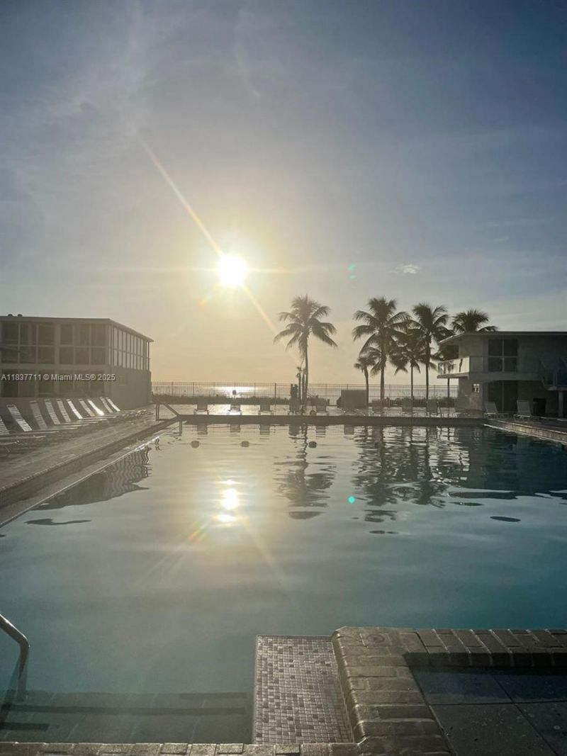 5445 Collins Ave, Unit 1515, Miami Beach, FL 33140 Photo