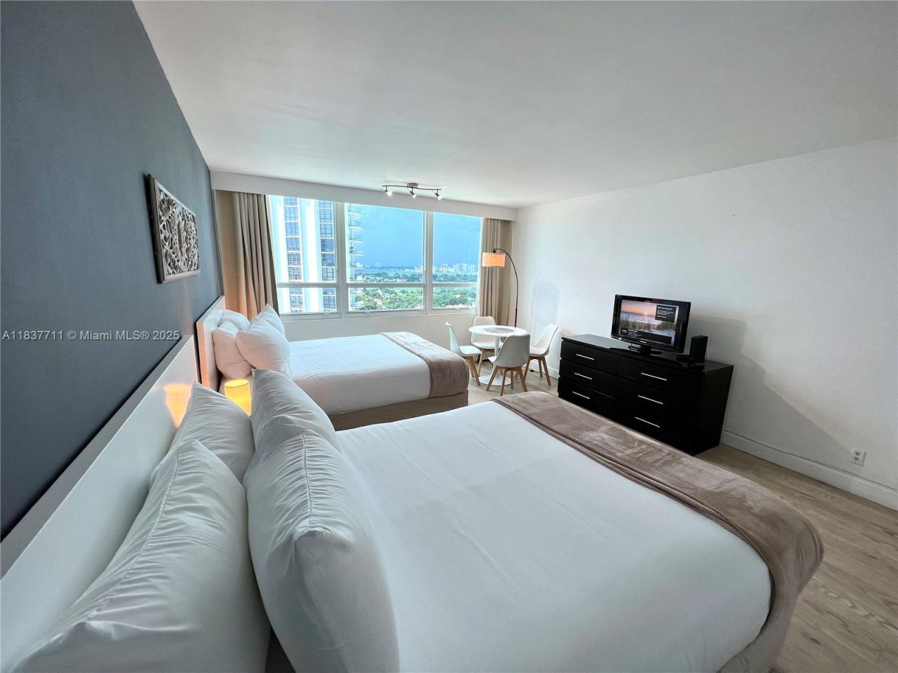 5445 Collins Ave, Unit 1515, Miami Beach, FL 33140 Photo