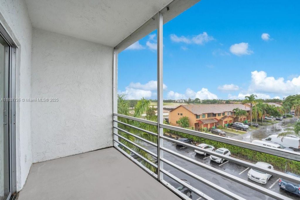 2998 E Sunrise Lakes Dr, Unit 414, Sunrise, FL 33322 Photo