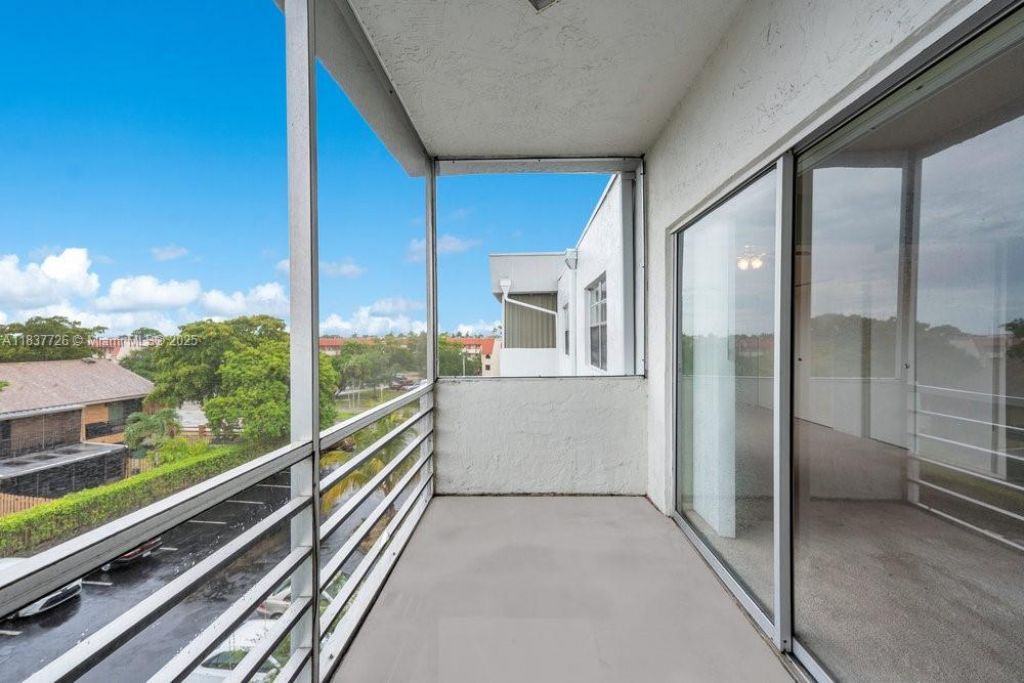 2998 E Sunrise Lakes Dr, Unit 414, Sunrise, FL 33322 Photo