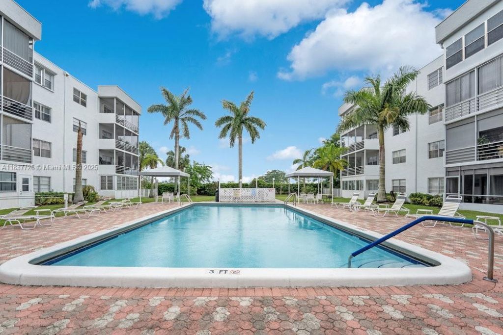 2998 E Sunrise Lakes Dr, Unit 414, Sunrise, FL 33322 Photo