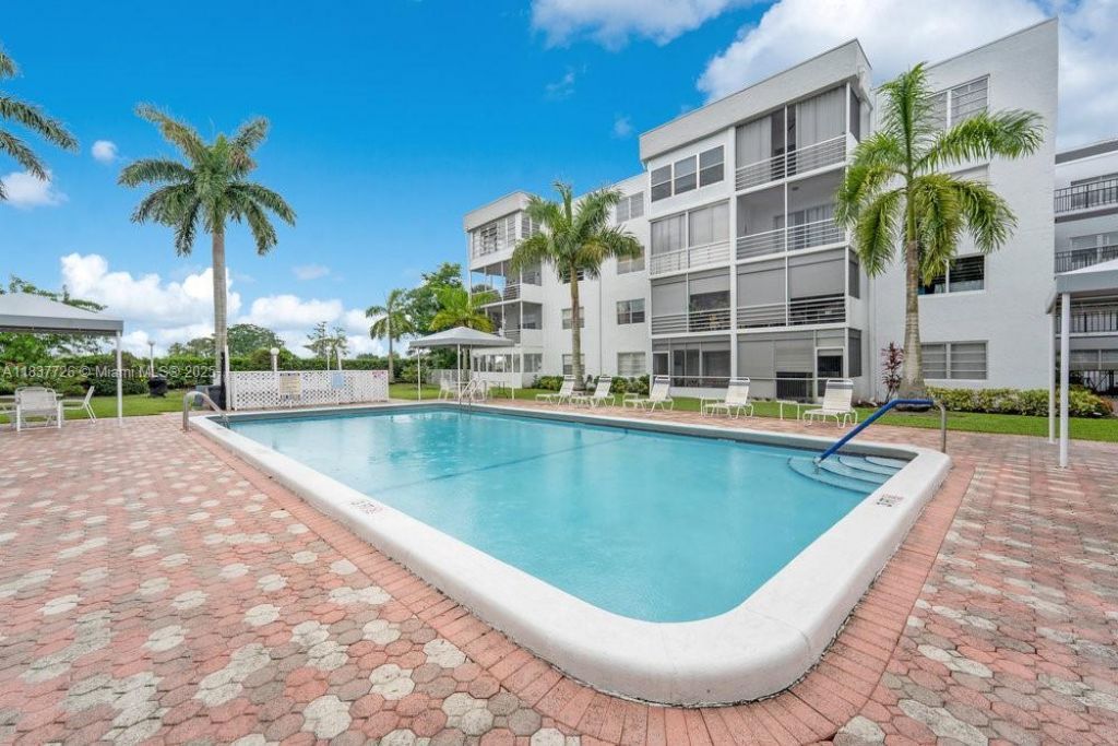 2998 E Sunrise Lakes Dr, Unit 414, Sunrise, FL 33322 Photo