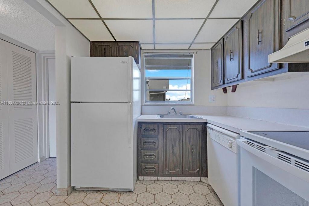 2998 E Sunrise Lakes Dr, Unit 414, Sunrise, FL 33322 Photo