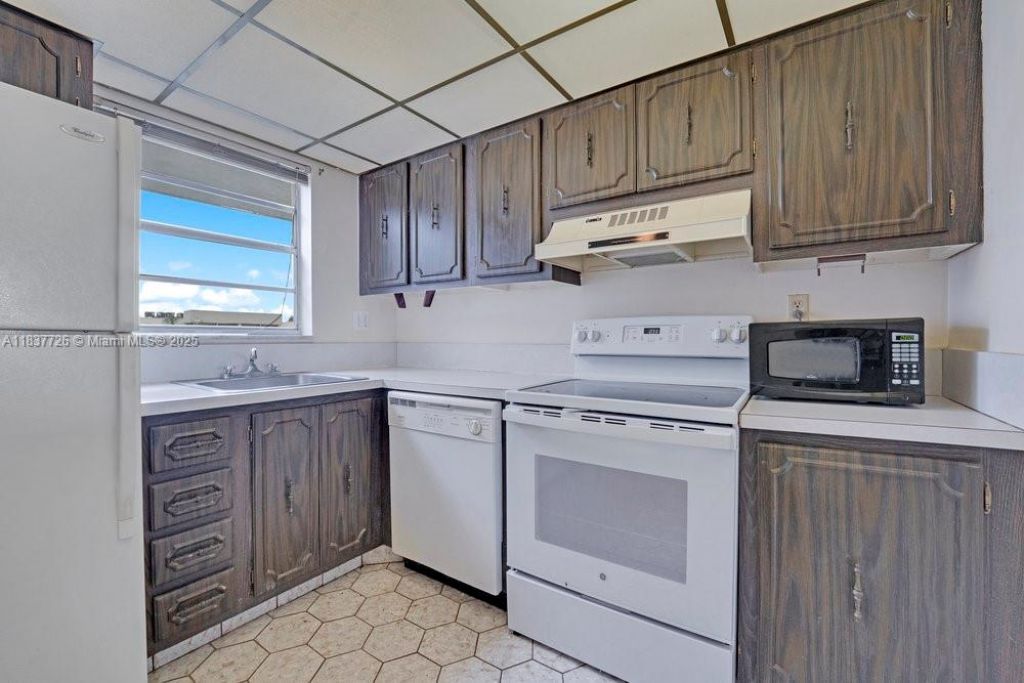 2998 E Sunrise Lakes Dr, Unit 414, Sunrise, FL 33322 Photo