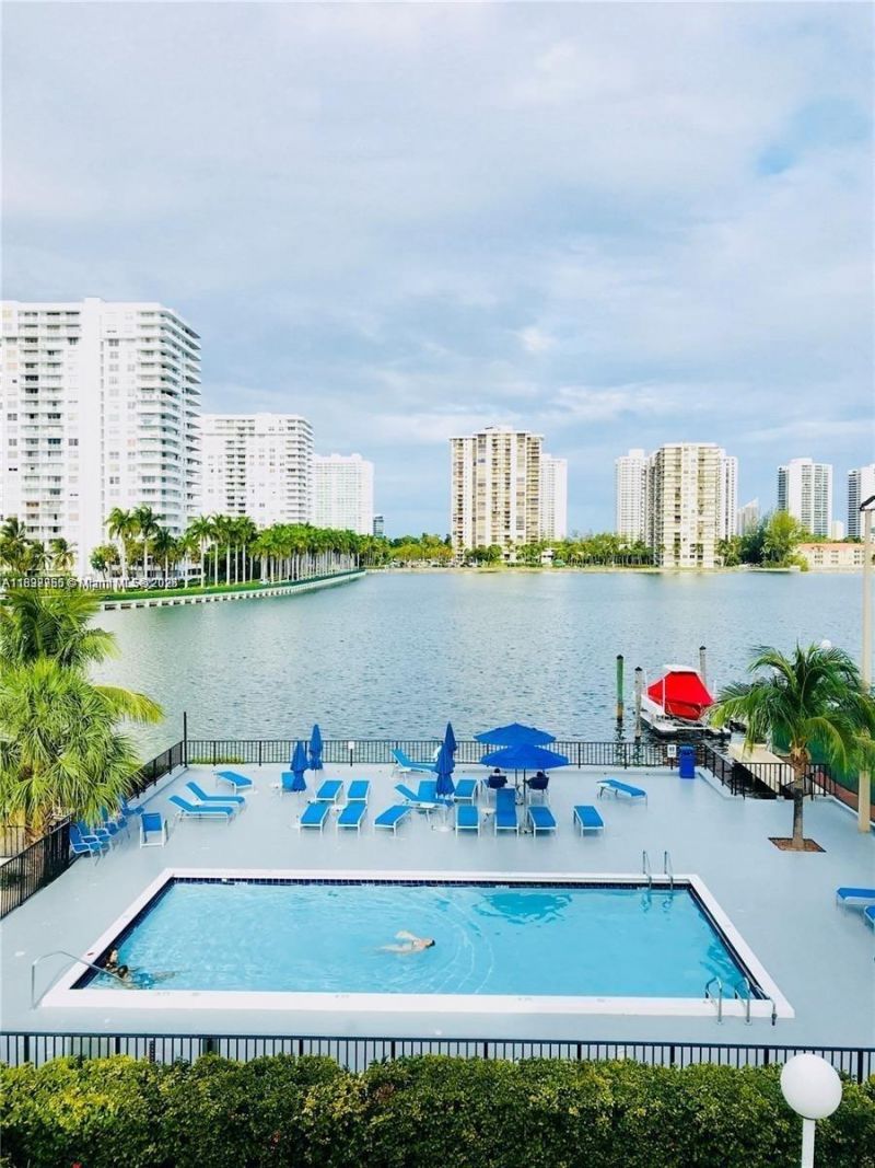 2780 NE 183rd St, Unit 2015, Aventura, FL 33160 Photo