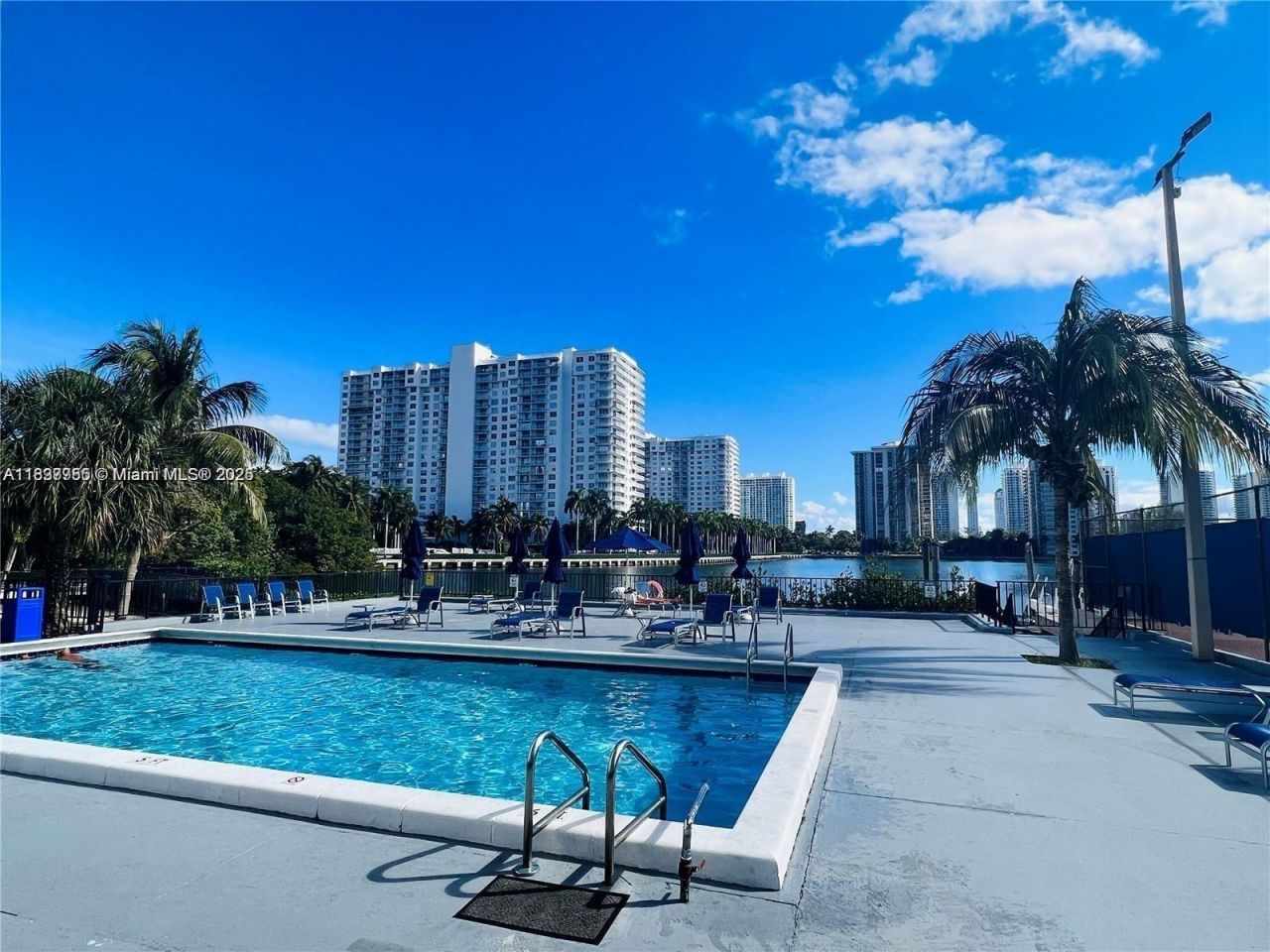 2780 NE 183rd St, Unit 2015, Aventura, FL 33160 Photo