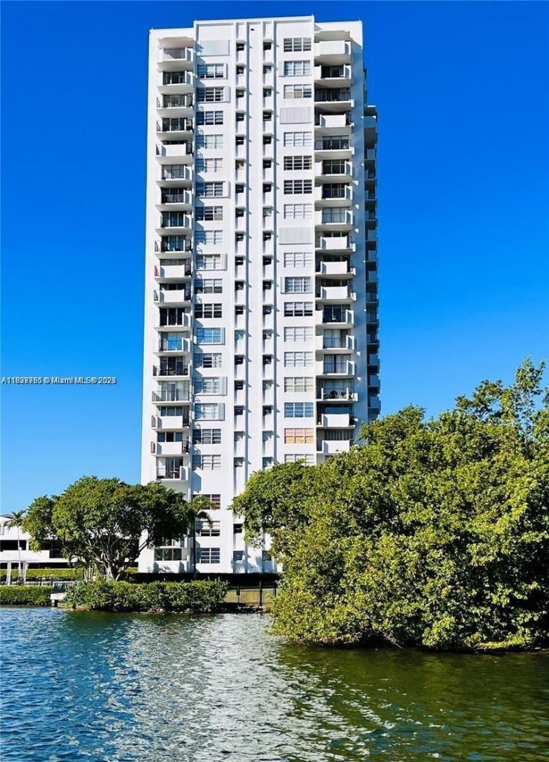 2780 NE 183rd St, Unit 2015, Aventura, FL 33160 Photo