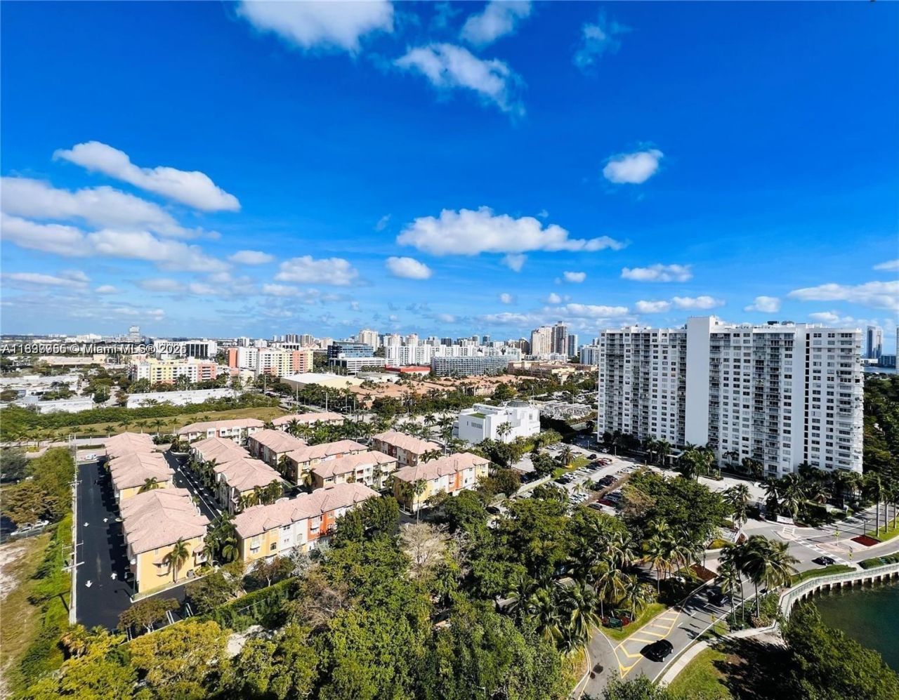 2780 NE 183rd St, Unit 2015, Aventura, FL 33160 Photo