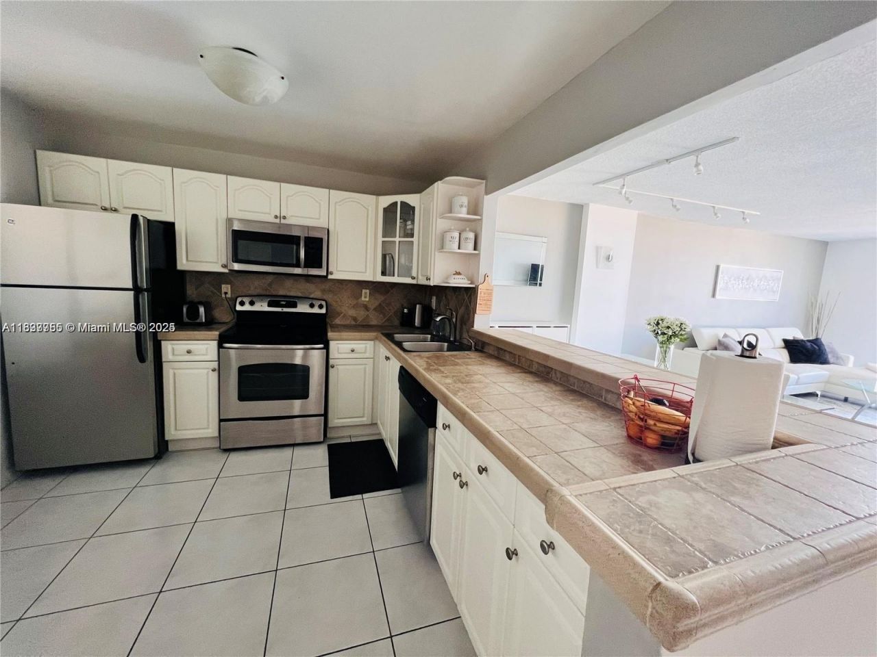 2780 NE 183rd St, Unit 2015, Aventura, FL 33160 Photo