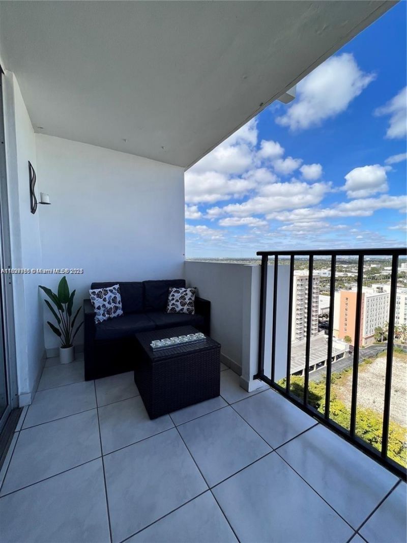 2780 NE 183rd St, Unit 2015, Aventura, FL 33160 Photo